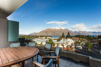 Фото Villa Two at Vailmont Queenstown