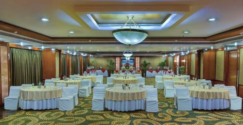 Фото Hotel Clarks Shiraz