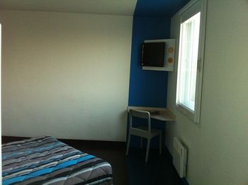 Фото HotelF1 Paris Porte de Châtillon