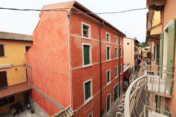 Фото Mariposa Apartments