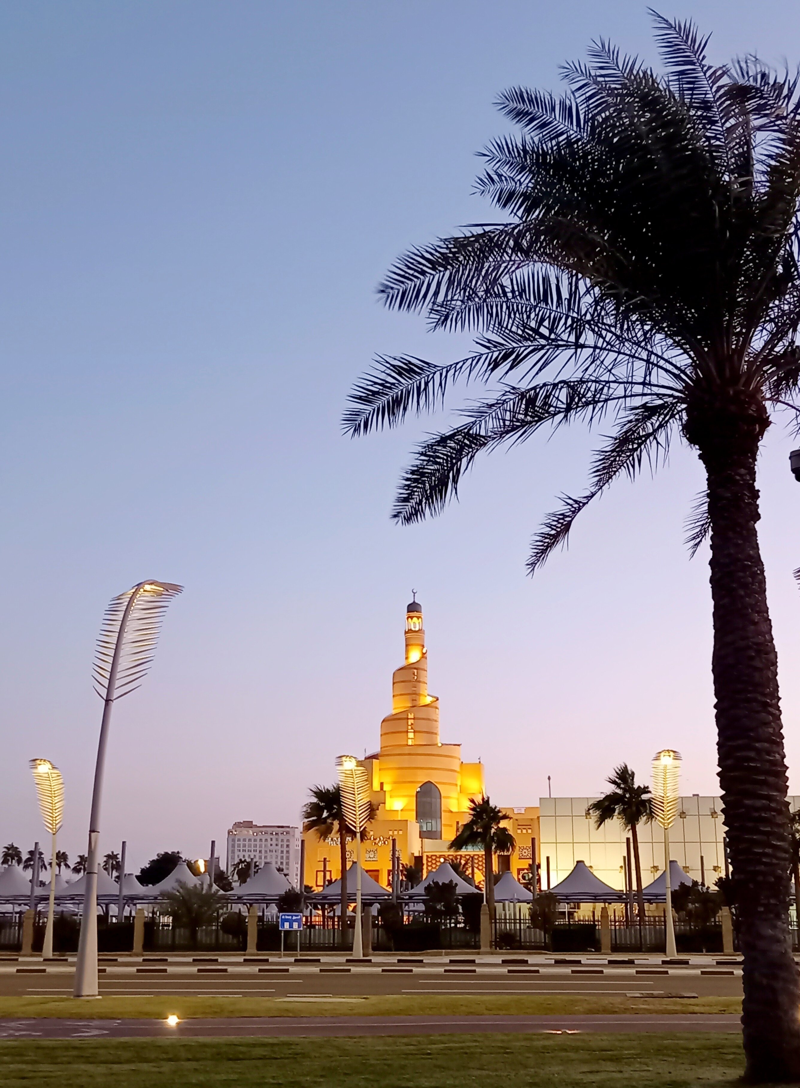 Фото Fuwairit Kite Beach Tapestry Collection by Hilton