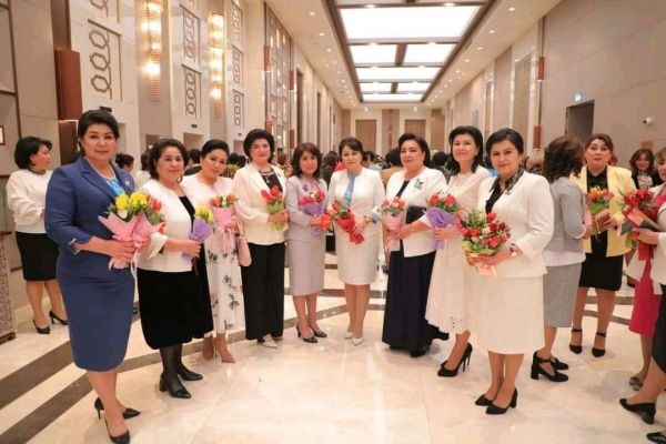 Sylvia Saint qora tanlilar bilan