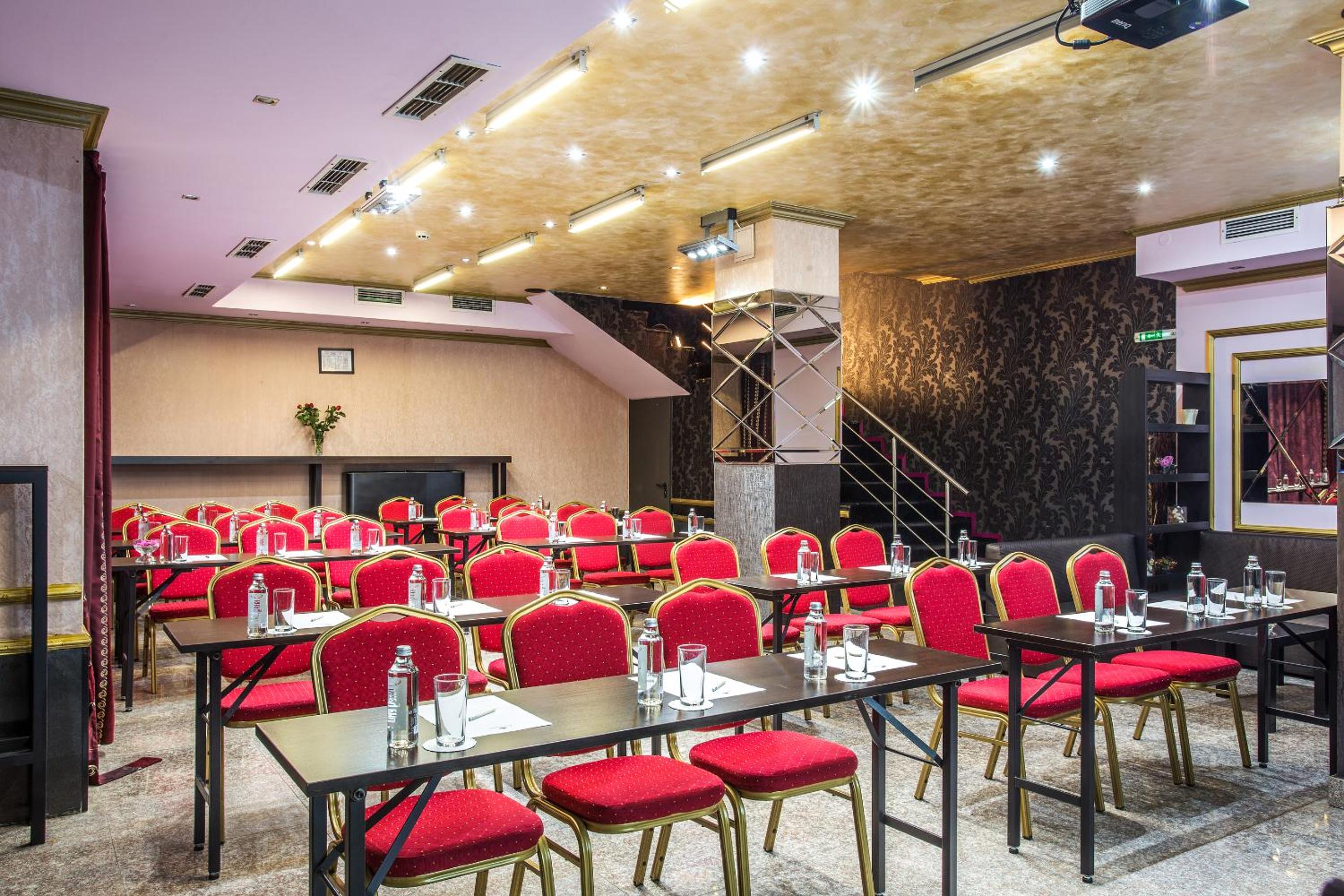 Фото Art Plaza Hotel