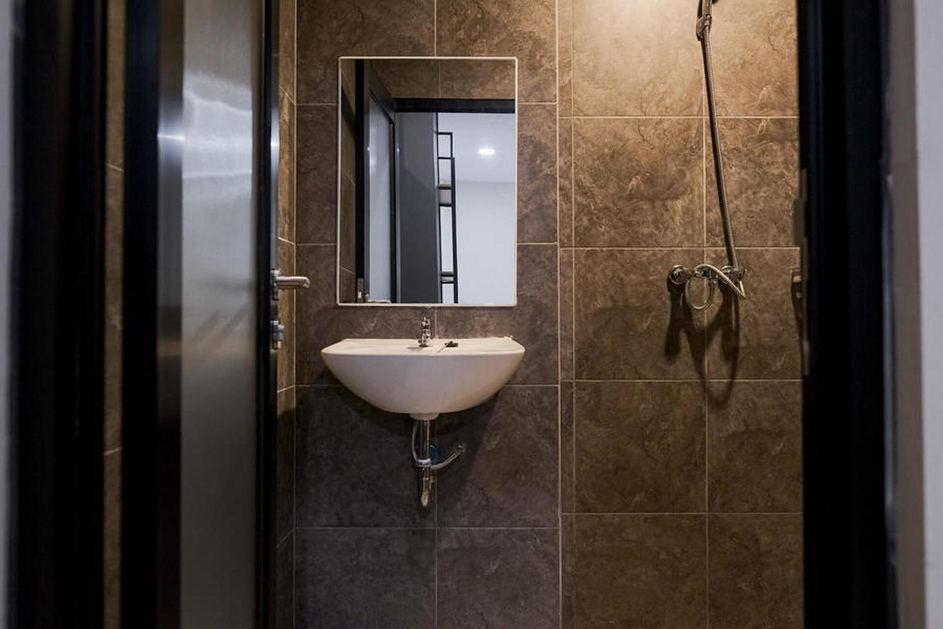 Фото RedDoorz Plus near Taman Anggrek Mall