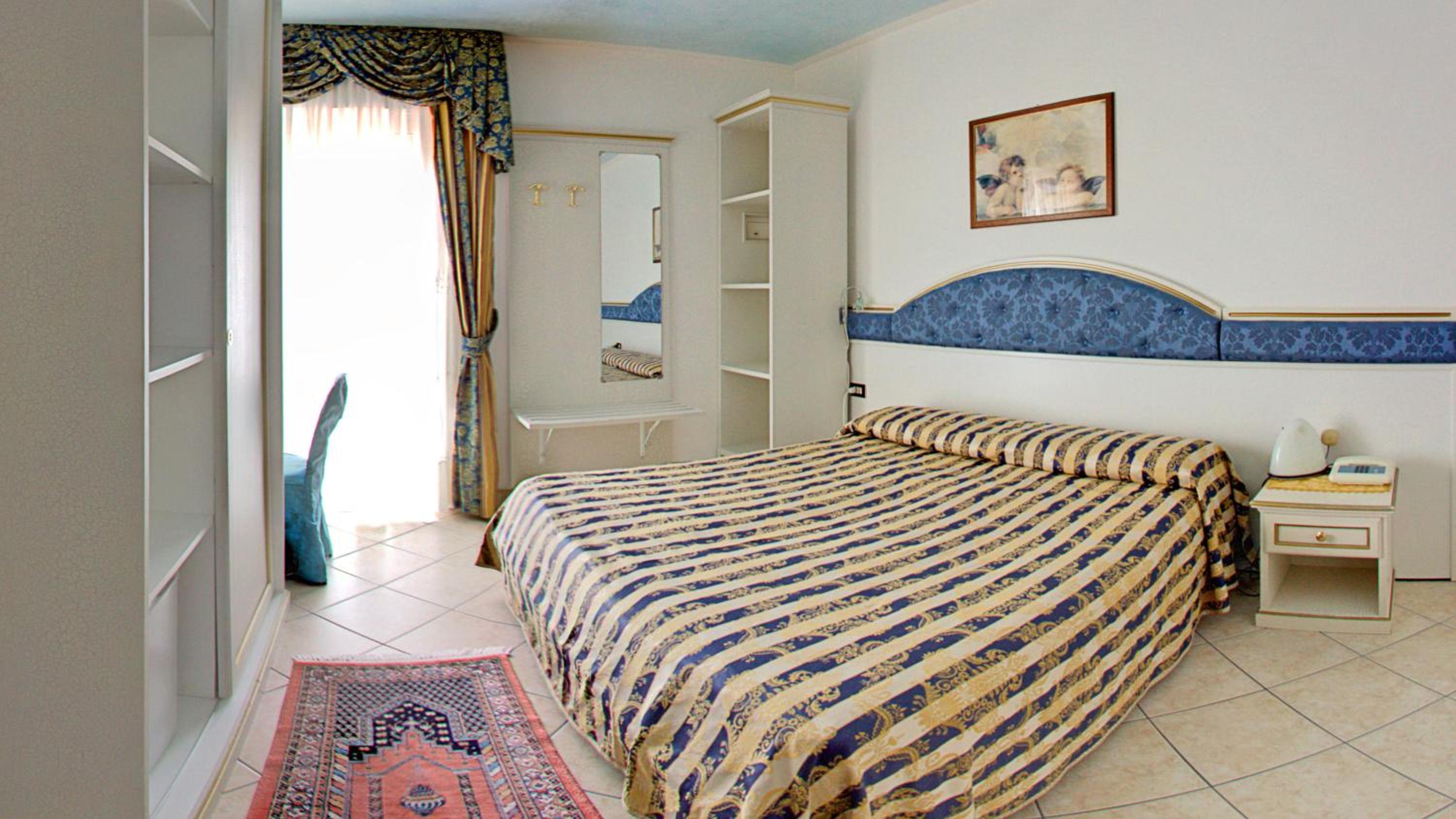 Фото Hotel Elpiro