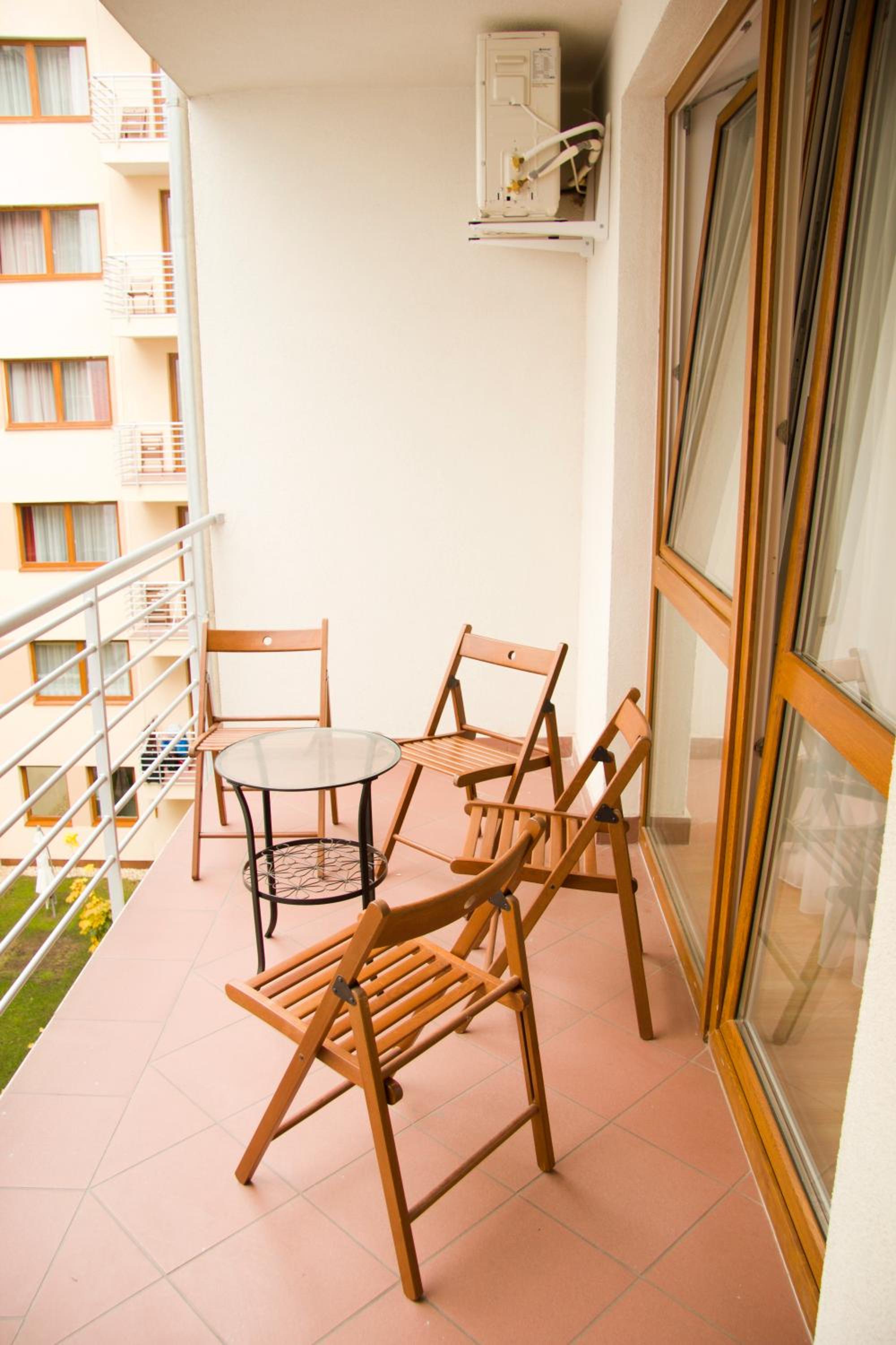 Фото Corvin Plaza Apartments and Suites