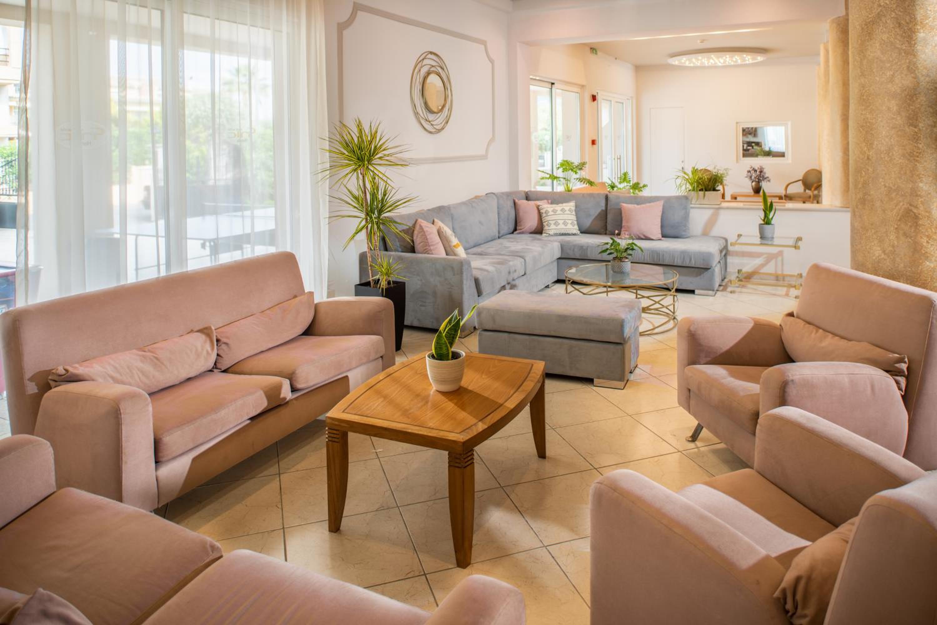 Фото CNic Gemini Hotel