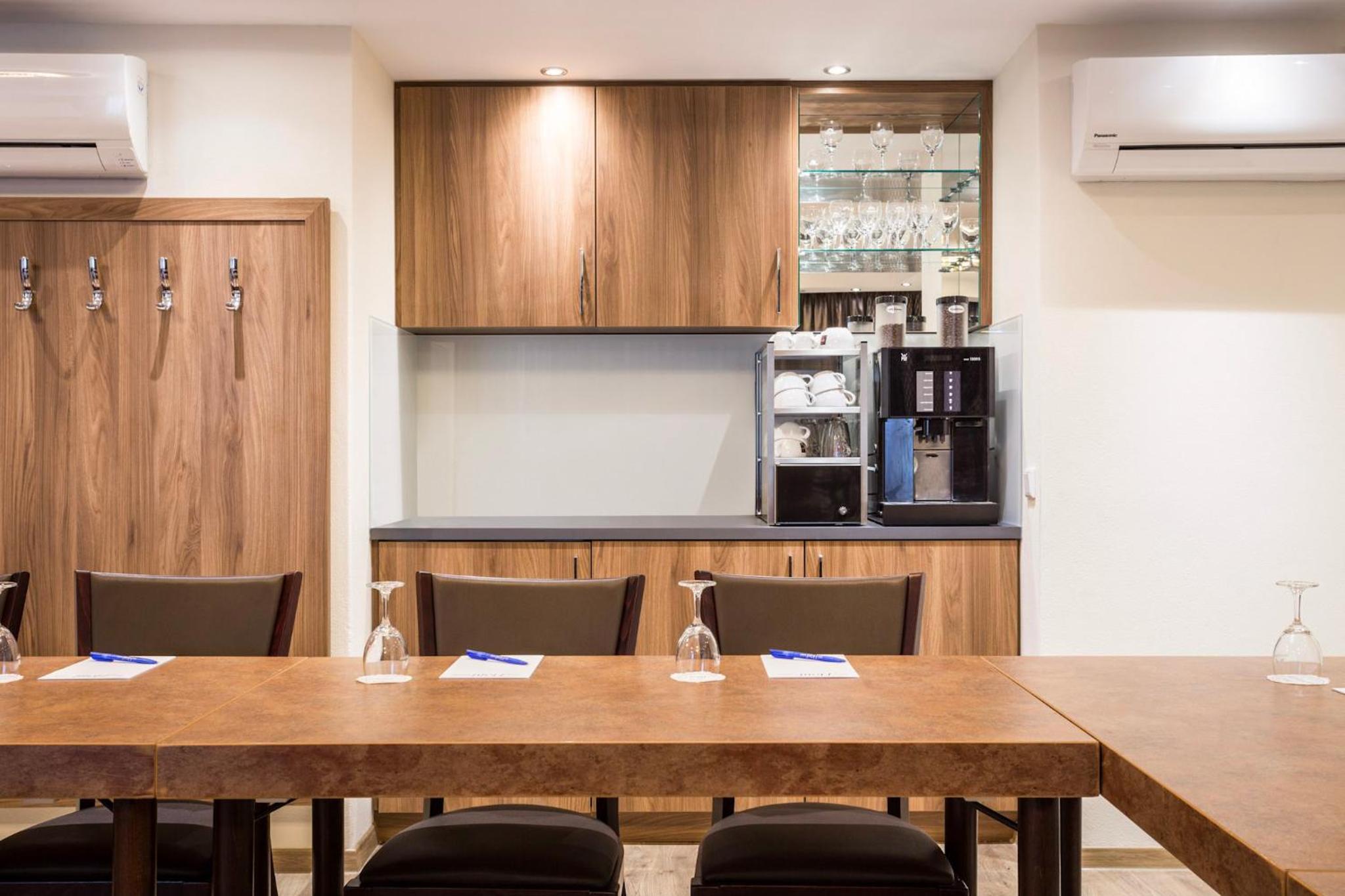 Фото Hotel - Gasthof Höttl