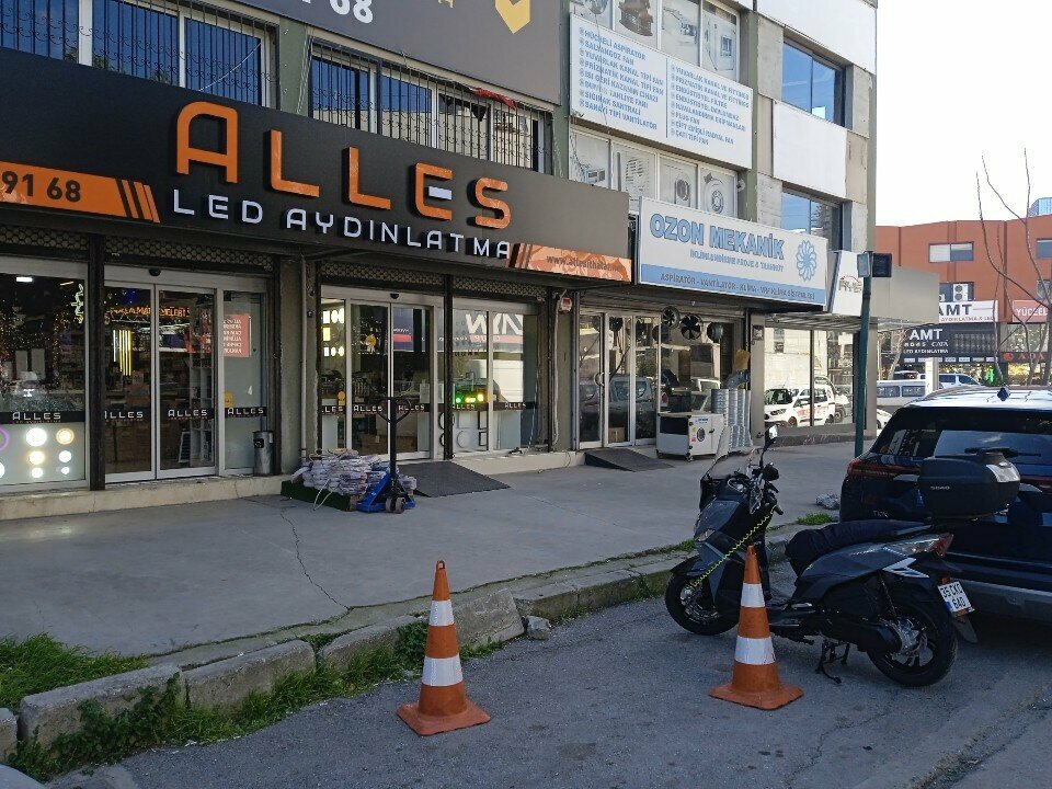 Tableware shop Gural Porcelain, Izmir, photo