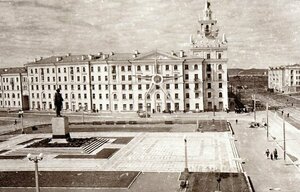 В.И. Ленин (Khabarovsk Territory, Komsomolsk-on-Amur, V.I. Lenin Square) ، نصب تذكاري للحرب، مقبرة جماعية