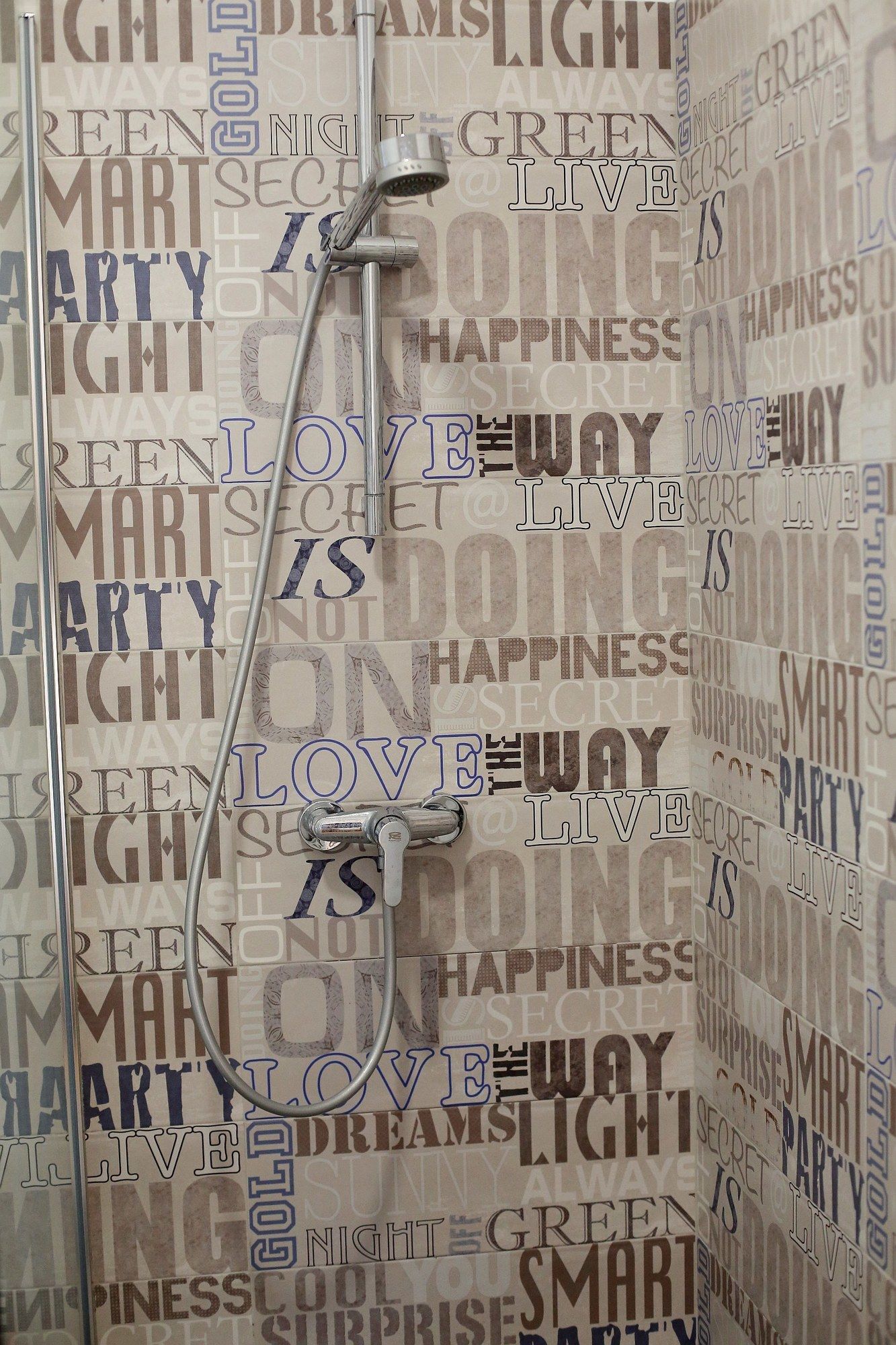 Фото Guverna New City Accommodation