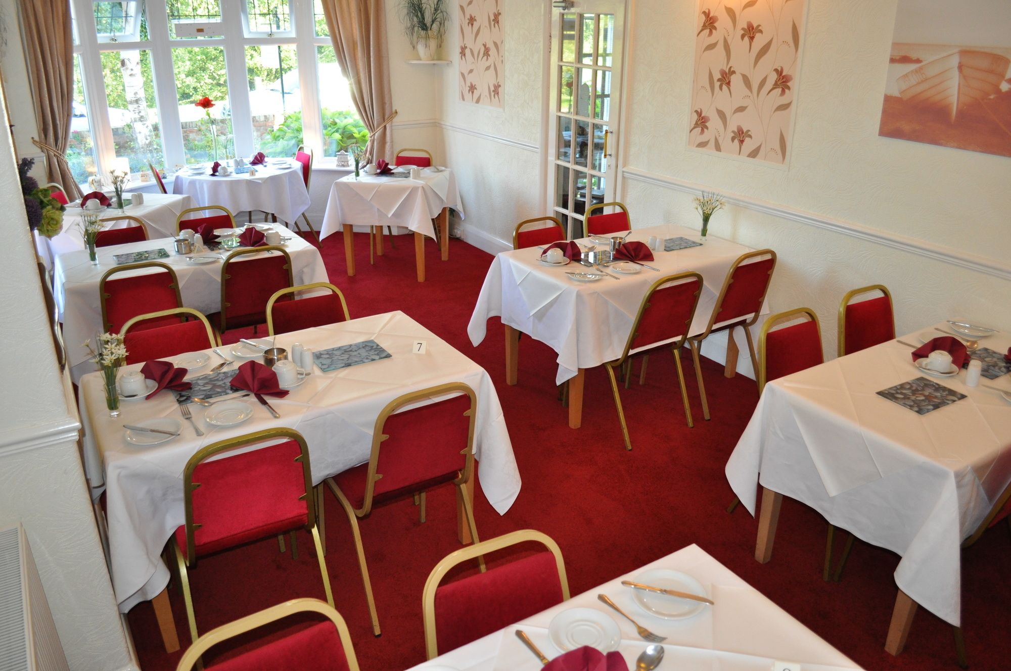 Фото The Russell