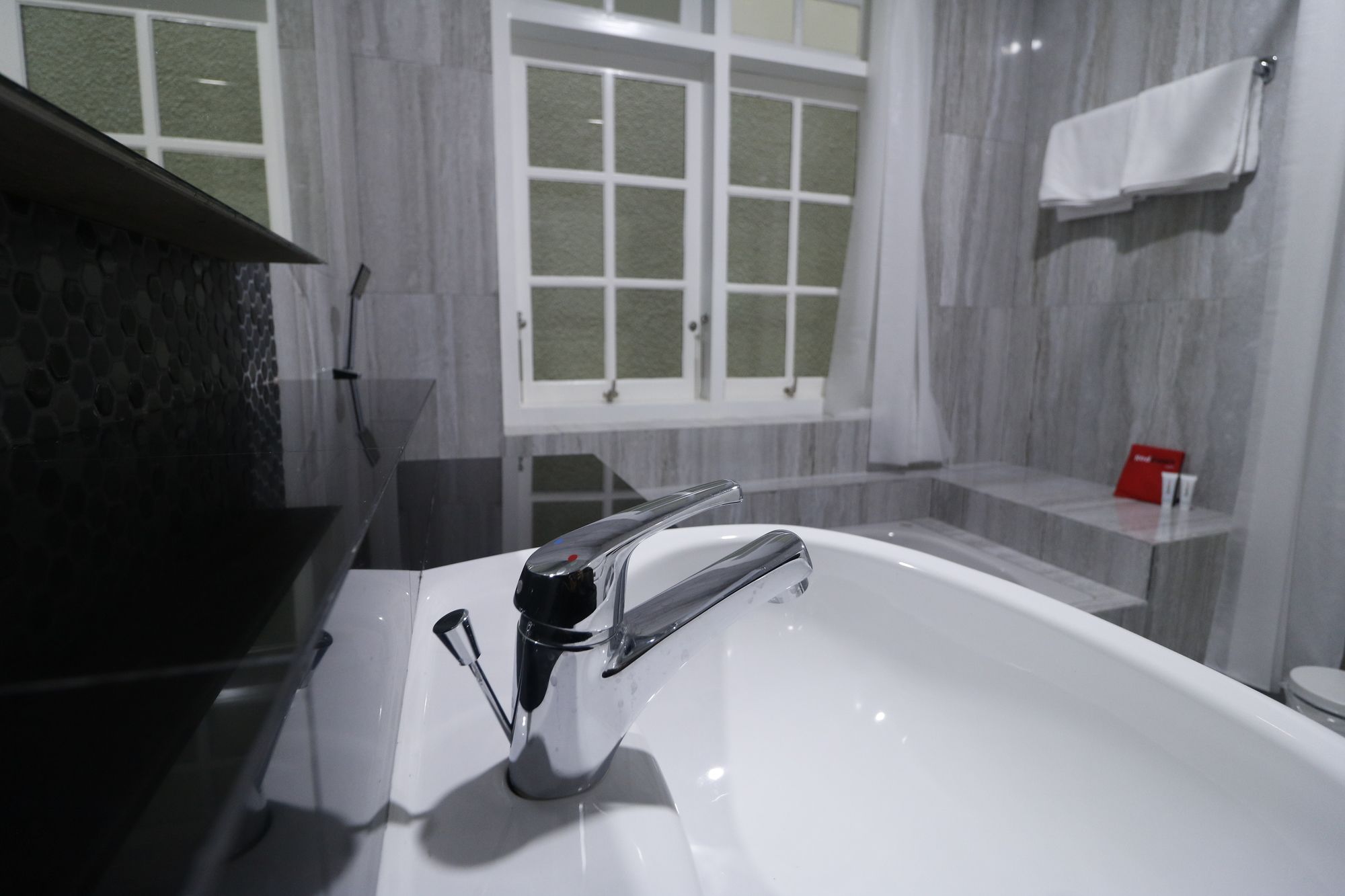 Фото RedDoorz Premium near Rs Pondok Indah