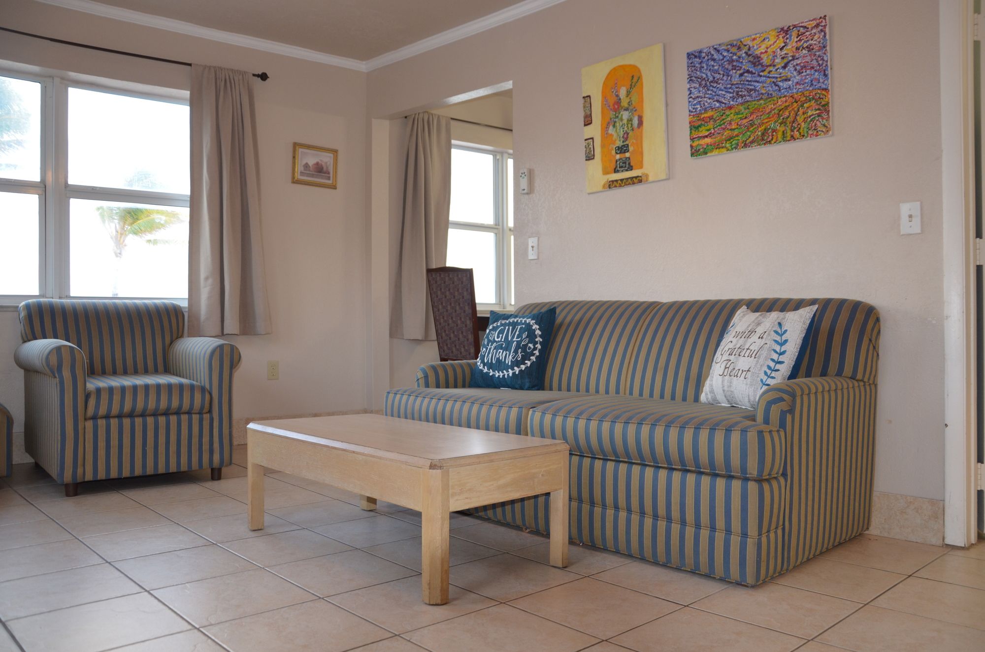 Фото Hollywood Beach Resort- Beautiful Large Studio