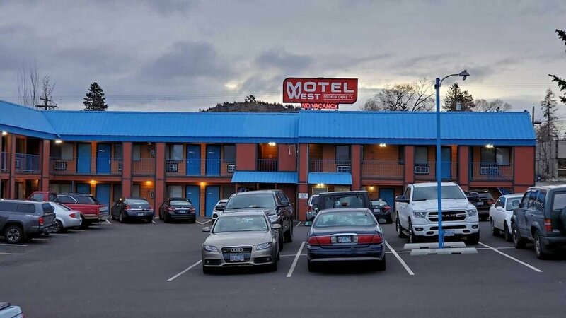 Гостиница Motel West в Бенде