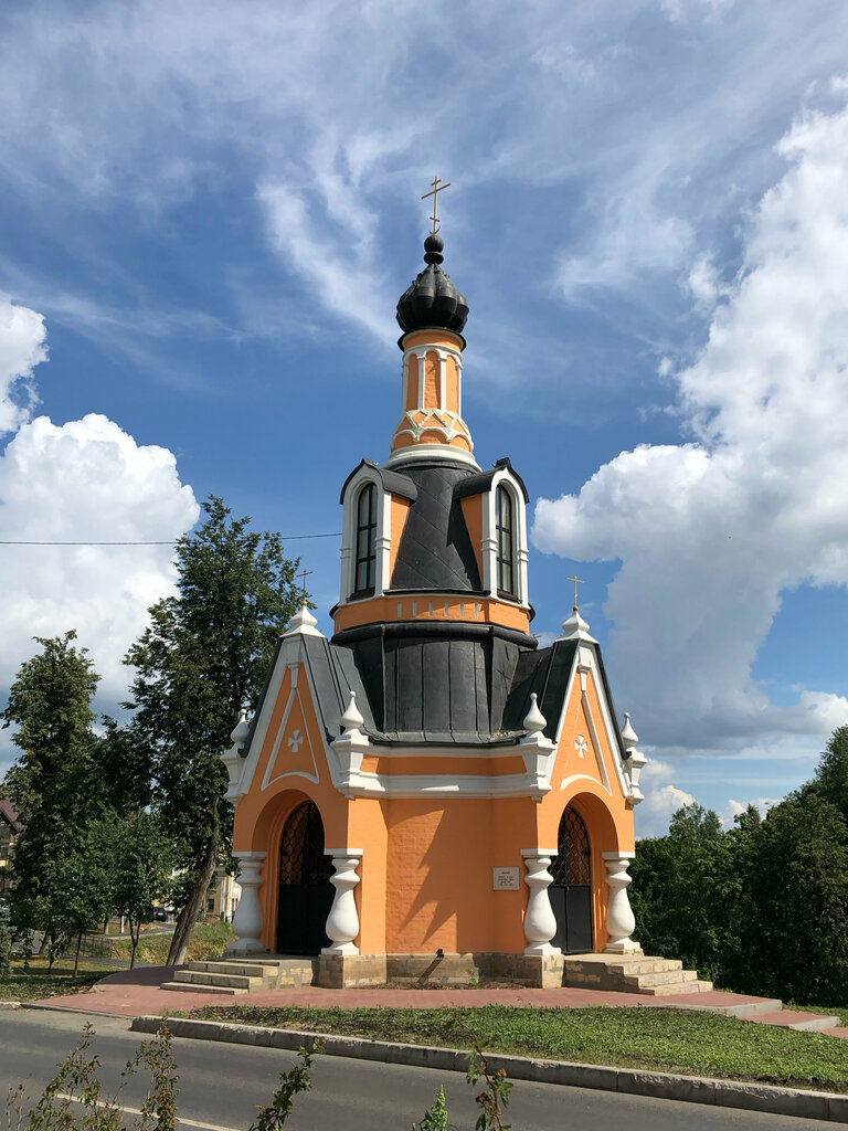 Capilla, cruz conmemorativa Chasovnya Mikhaila Arkhangela u Razderikhinskogo ovraga, , foto