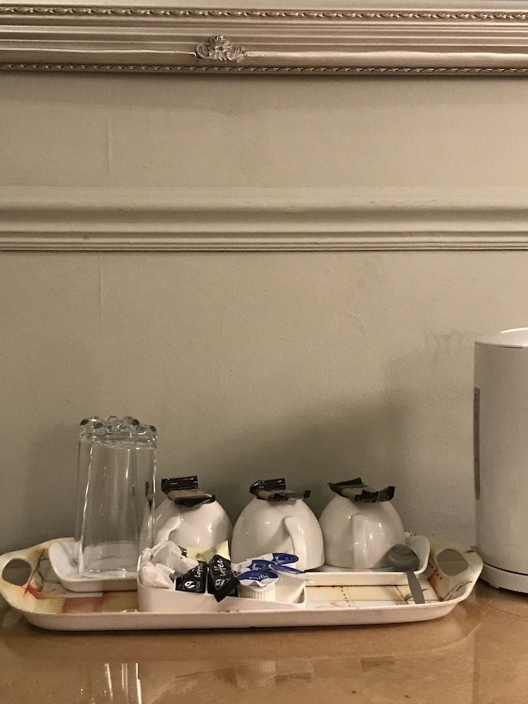 Фото Euro Bar and Hotel