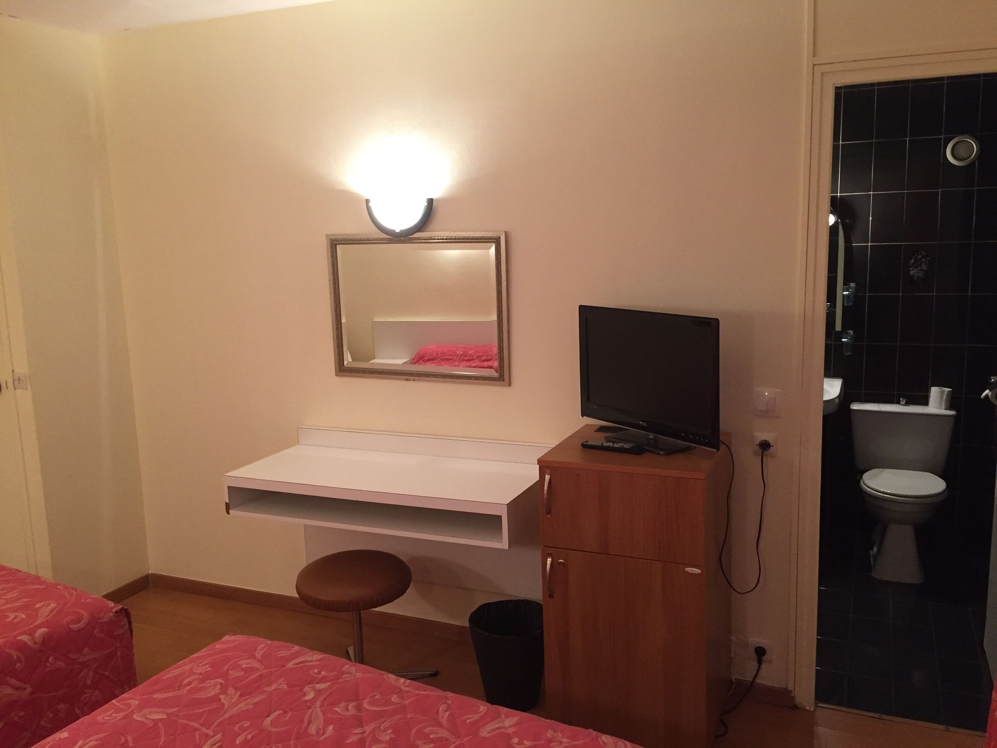 Фото Hôtel des Pyrénées