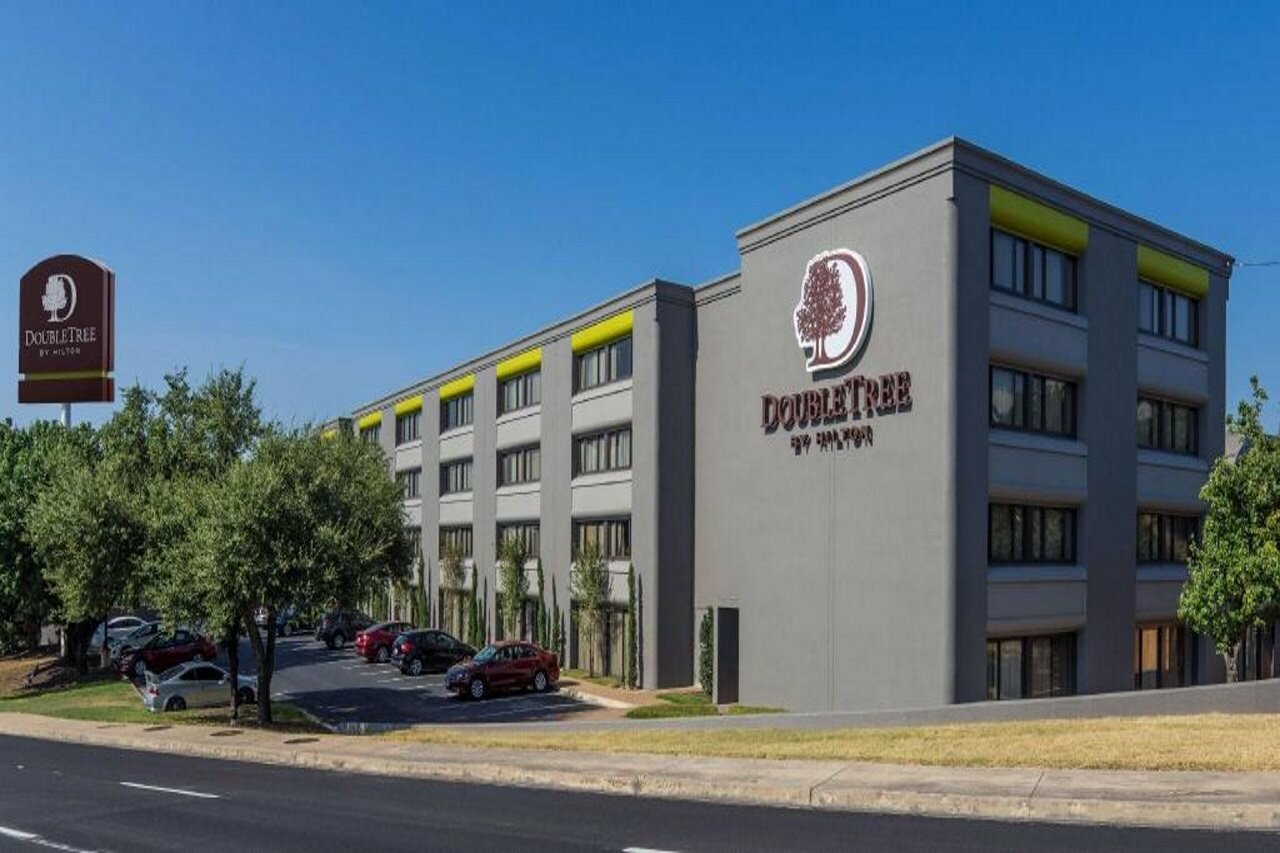 Фото DoubleTree by Hilton Hotel Austin Northwest Arboretum