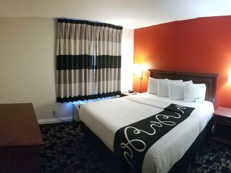 Фото Ramada by Wyndham Oceanside