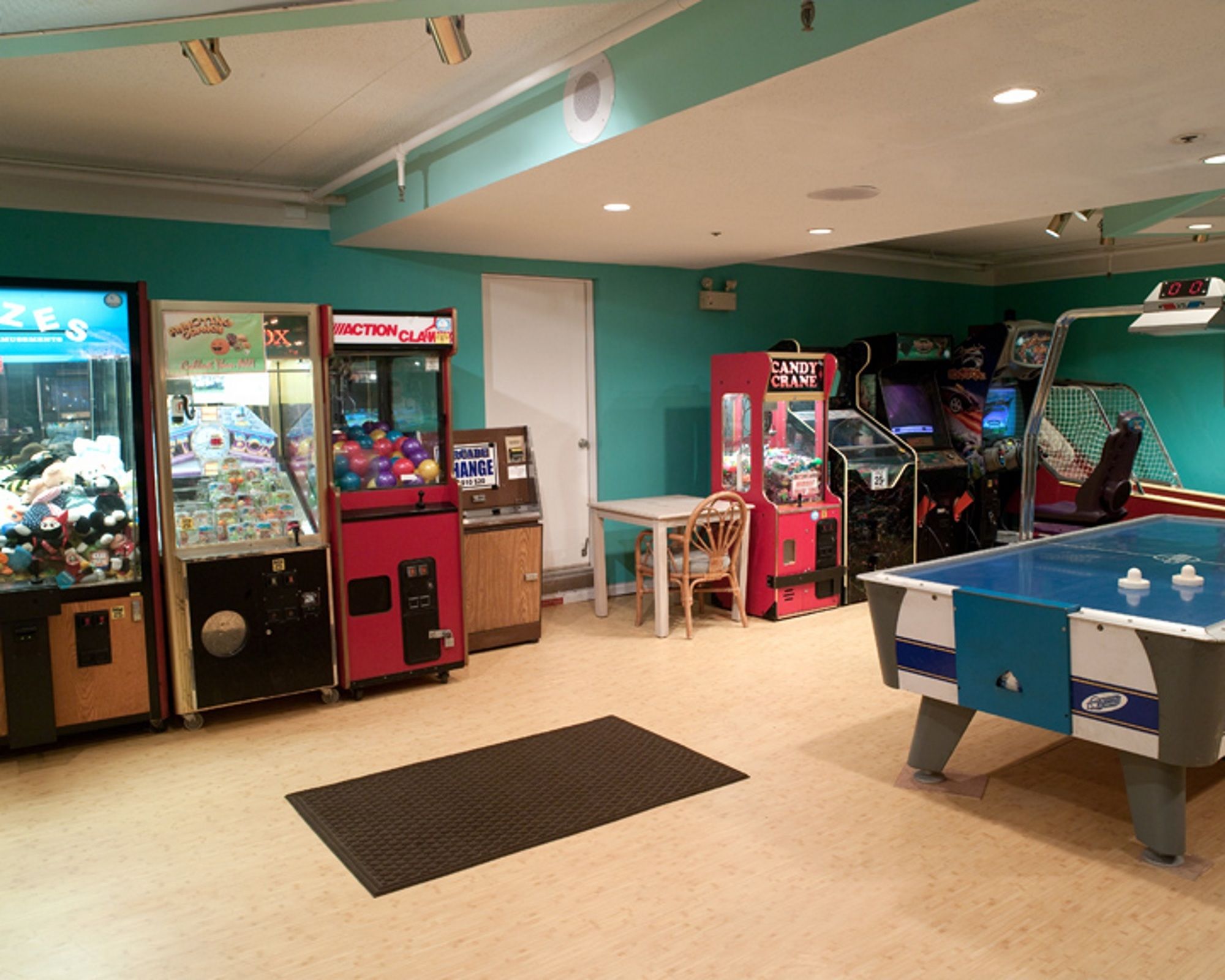 Фото Cayman Suites Hotel