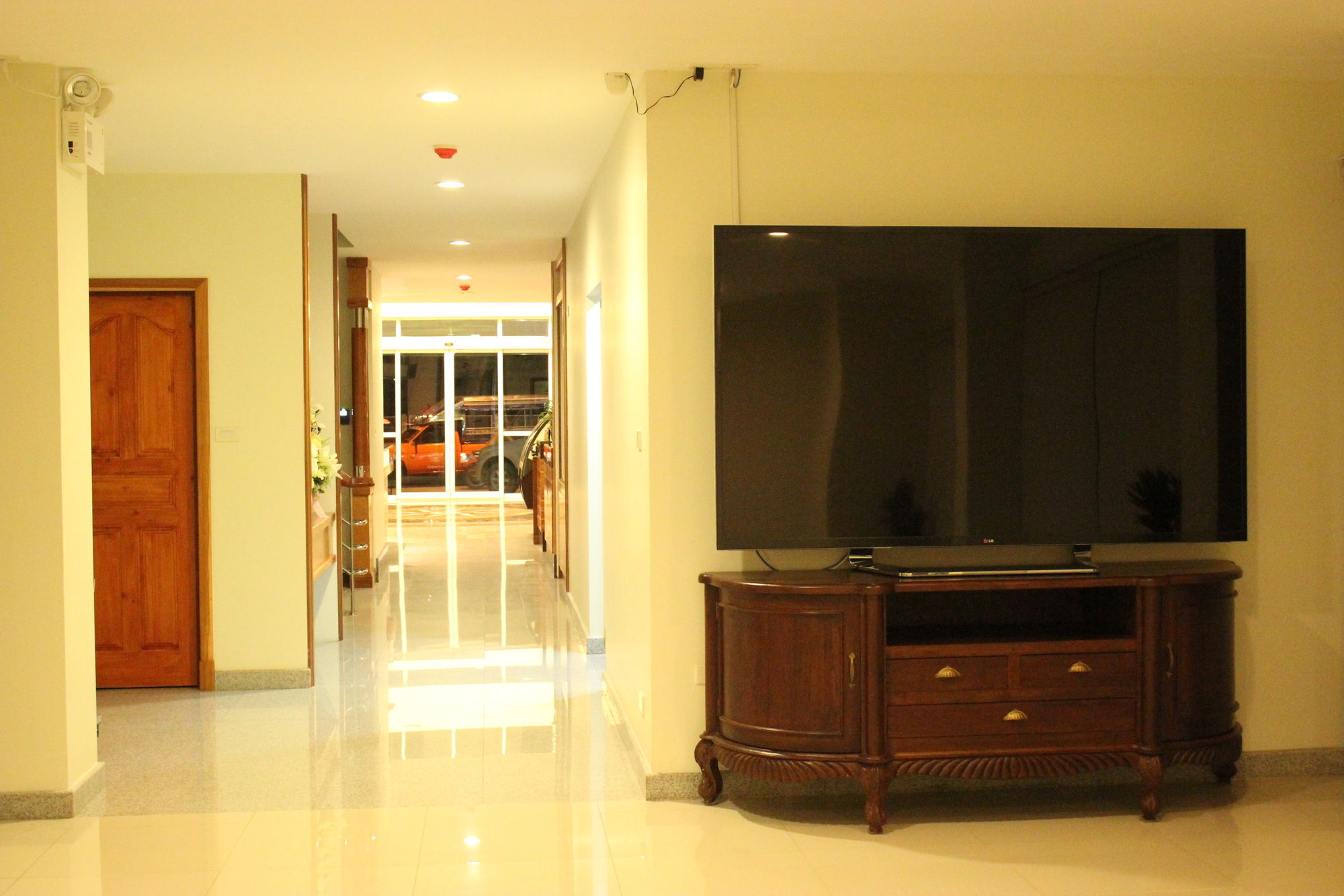 Фото Kanchanaburi City Hotel