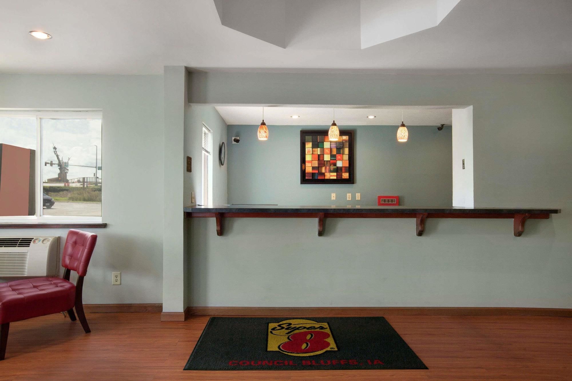 Фото Super 8 by Wyndham Council Bluffs Ia Omaha Ne Area