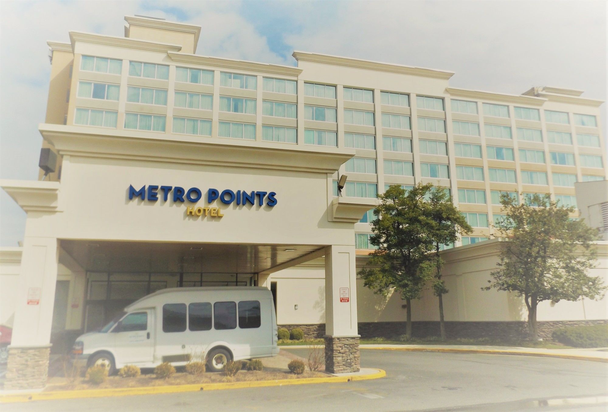 Фото Metro Points Hotel