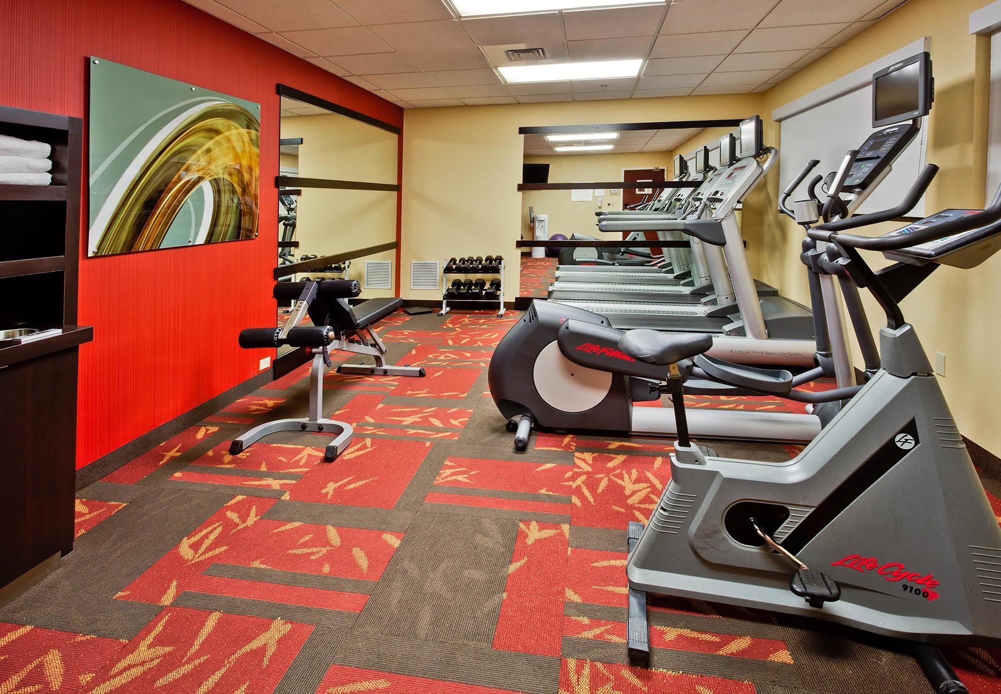 Фото Courtyard by Marriott Tampa Brandon