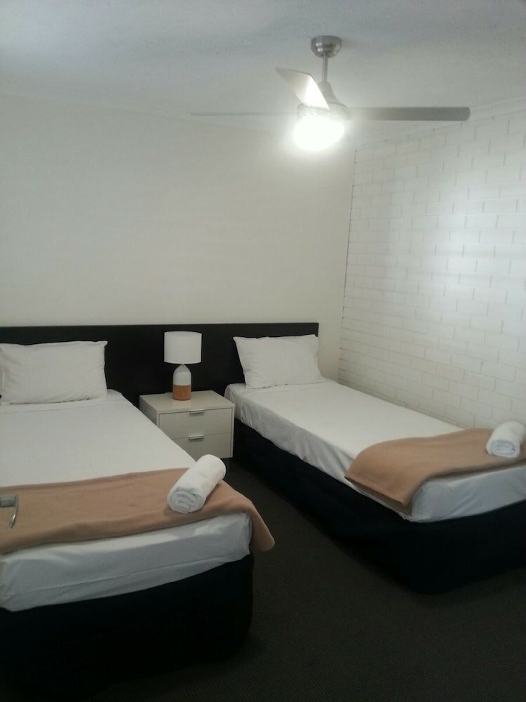 Фото Broadbeach Travel Inn Apartments