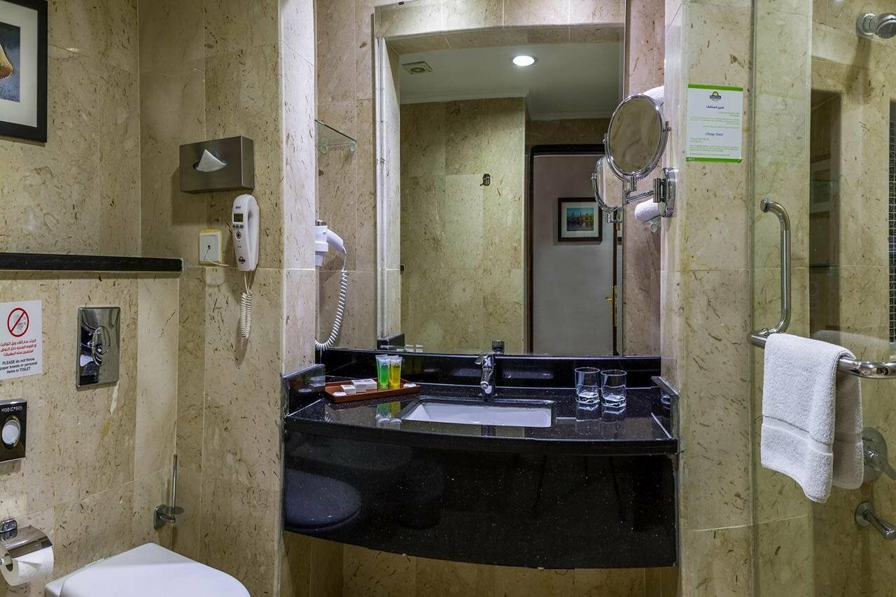 Фото Days Inn by Wyndham Hotel Suites Amman