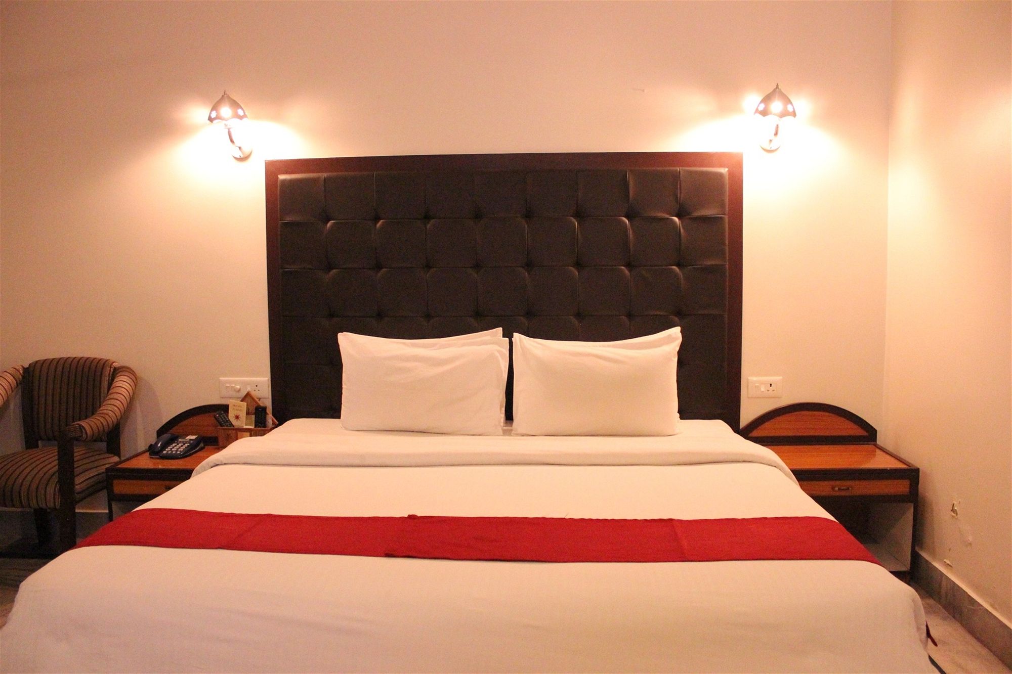 Фото Hotel Surya