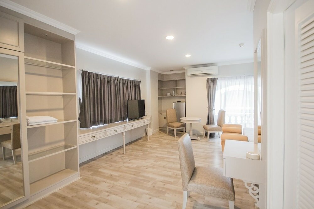 Фото Romance Hotel Srinakarin