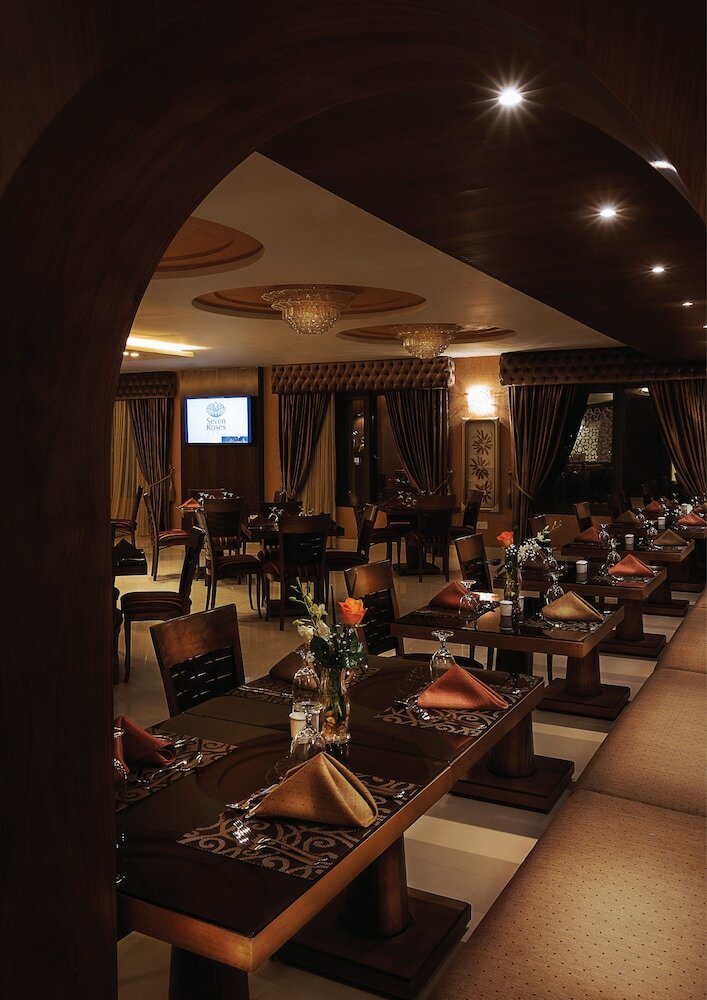 Фото Seven Roses Hotel