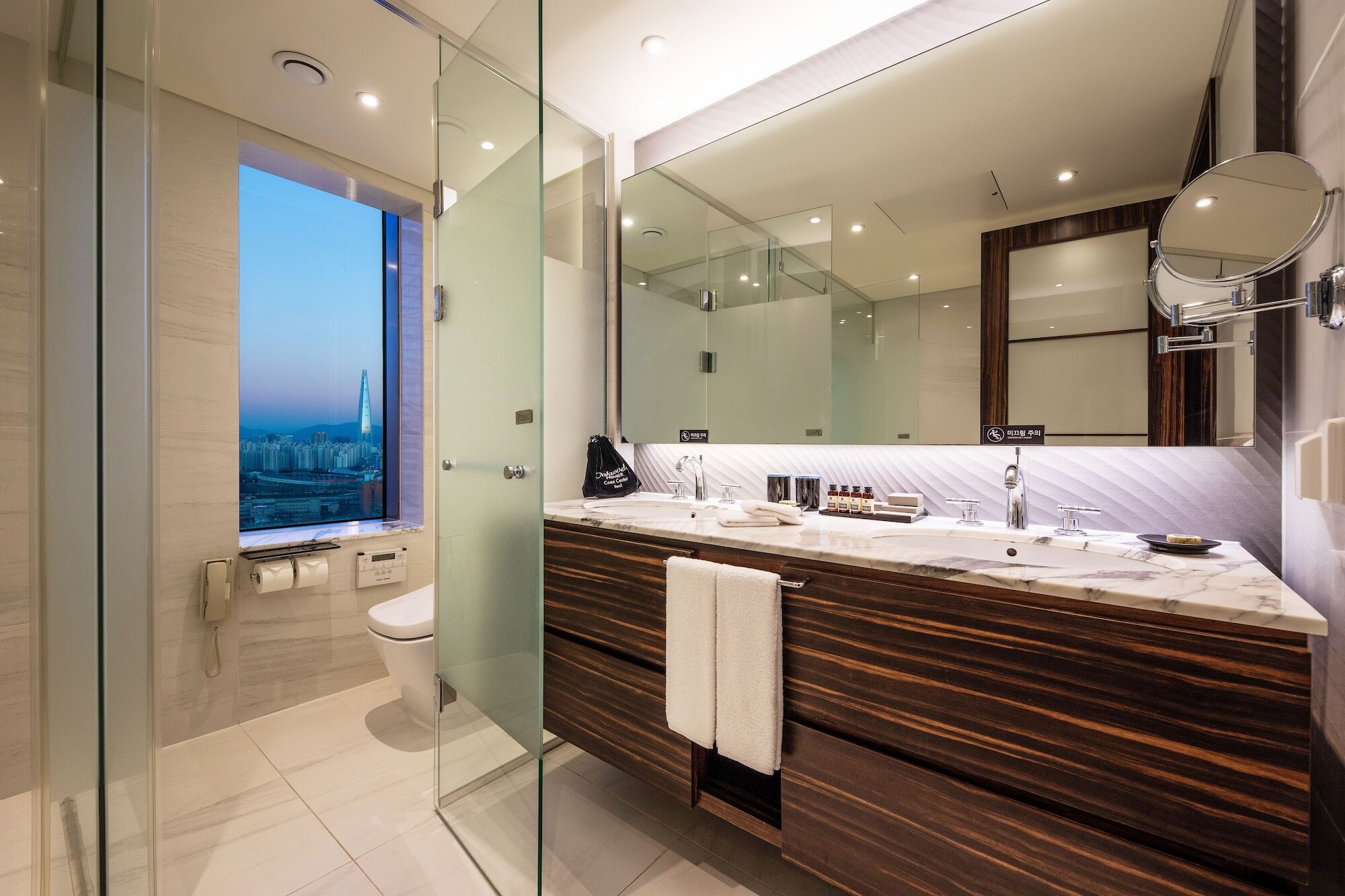 Фото Oakwood Premier Coex Center