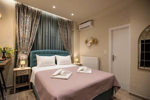 Romantic Studio under Acropolis