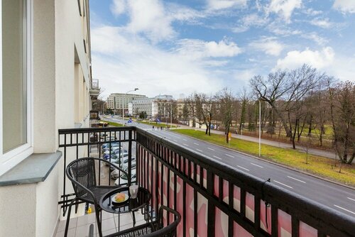 Apartment With Parking by Renters