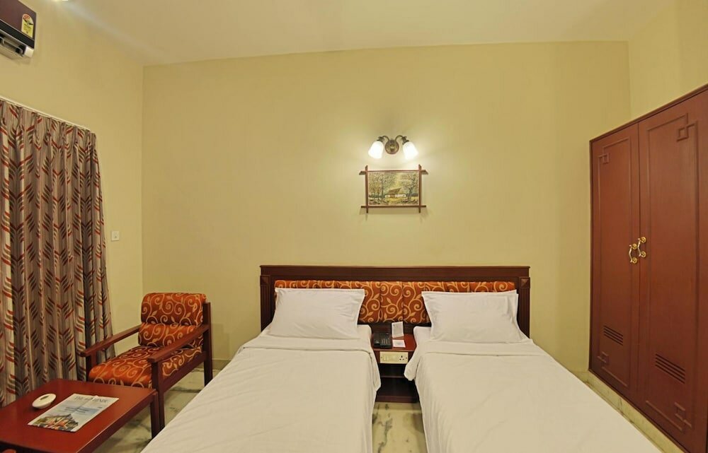 Фото Hotel Gnanam