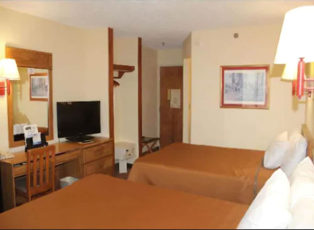 Фото Travelodge by Wyndham Perry Ga