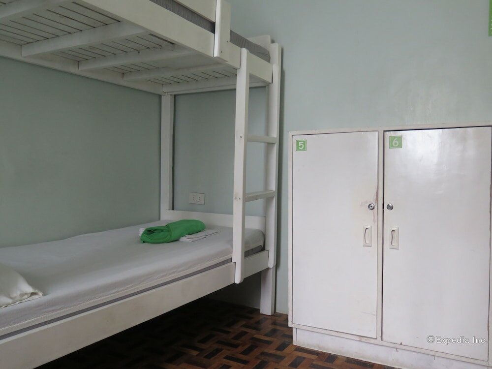 Фото Tr3ats Guest House Bohol - Hostel