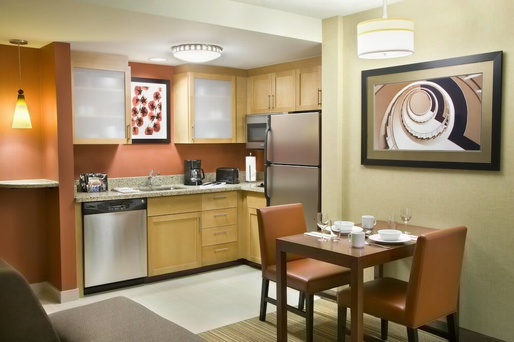 Фото Residence Inn by Marriott Calgary Airport
