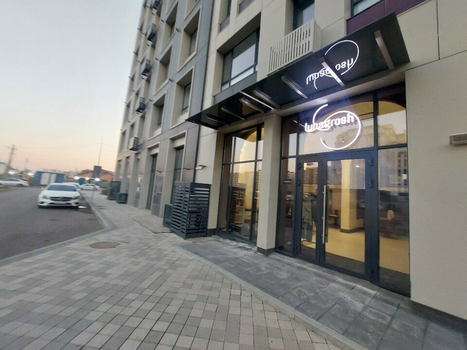 Interior design Lunagrosh Gallery, Astana, photo