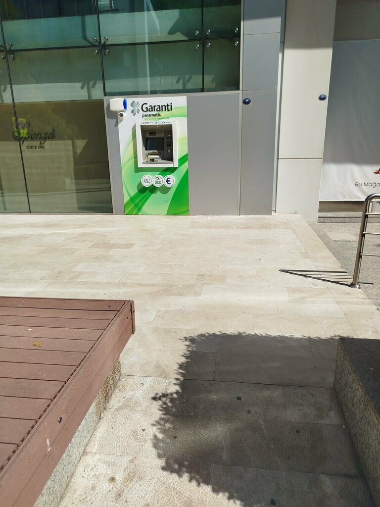 آلة صرف النقود الأوتوماتيكية Garanti BBVA ATM ، إزمير، صورة