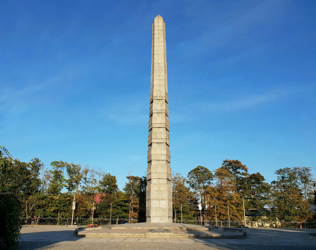 نصب تذكاري للحرب، مقبرة جماعية Monument to 1200 guardsmen ، ، صورة
