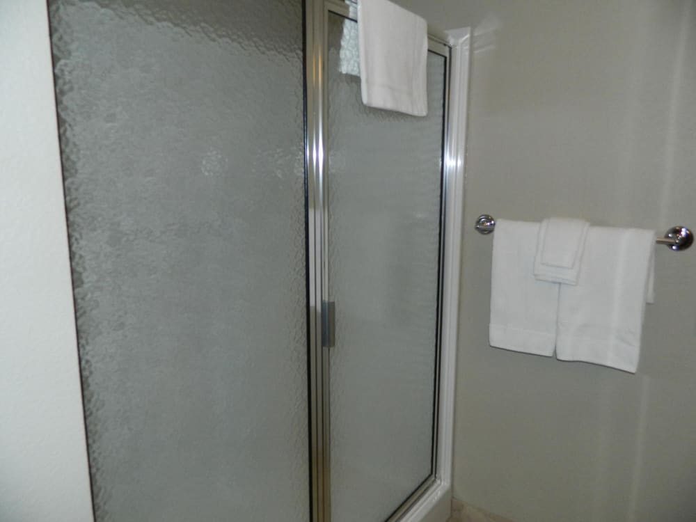 Фото Brookstone Lodge & Suites