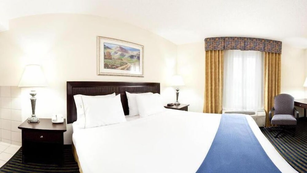 Фото Holiday Inn Express Hotel & Suites Chesapeake, an Ihg Hotel
