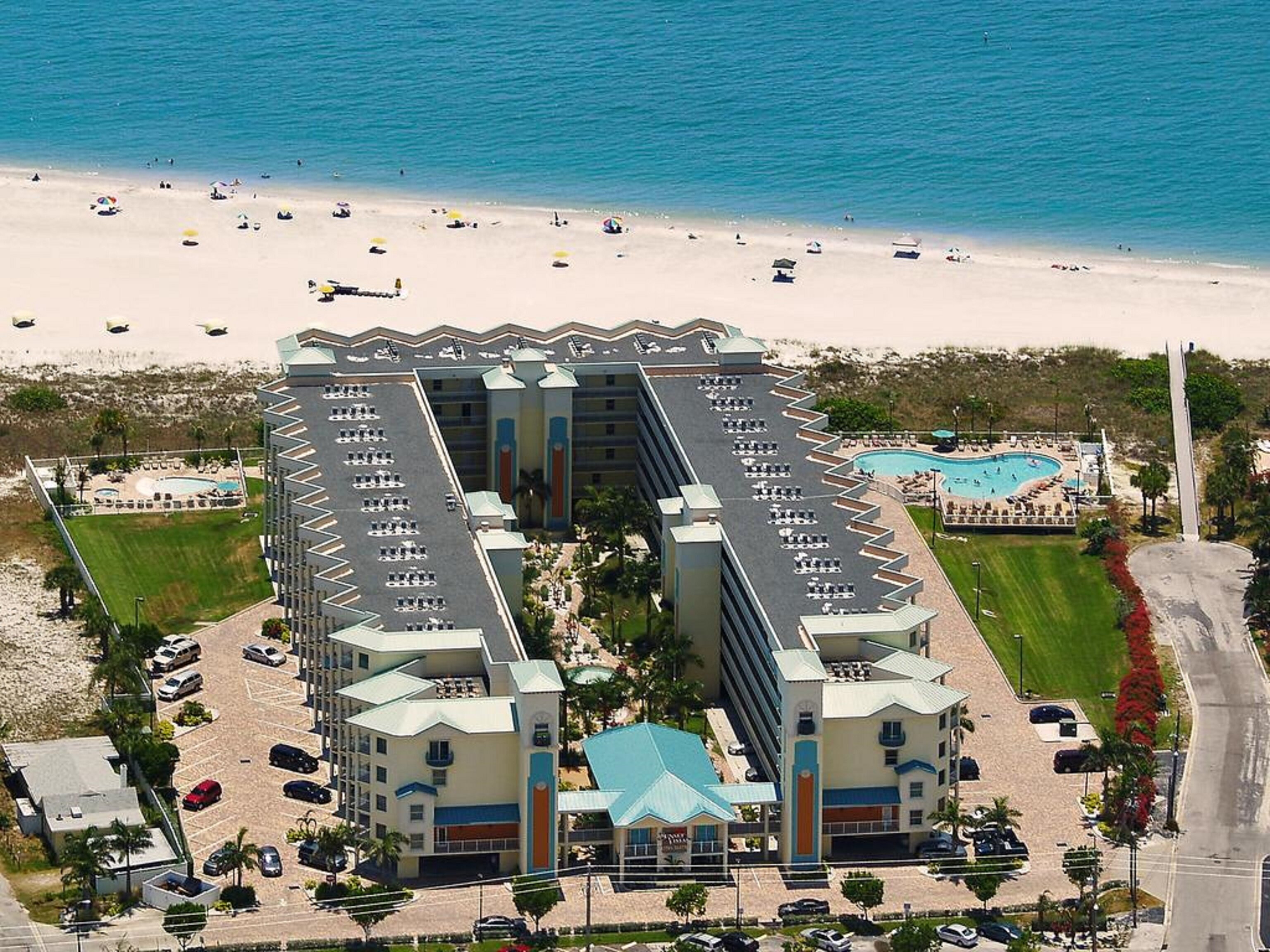 Фото Sunset Vistas Two Bedroom Beachfront Suites