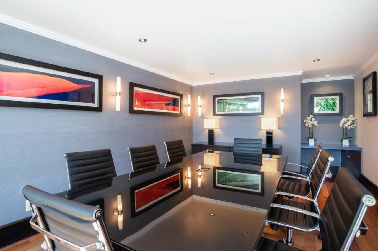 Фото Sandman Hotel & Suites Winnipeg Airport