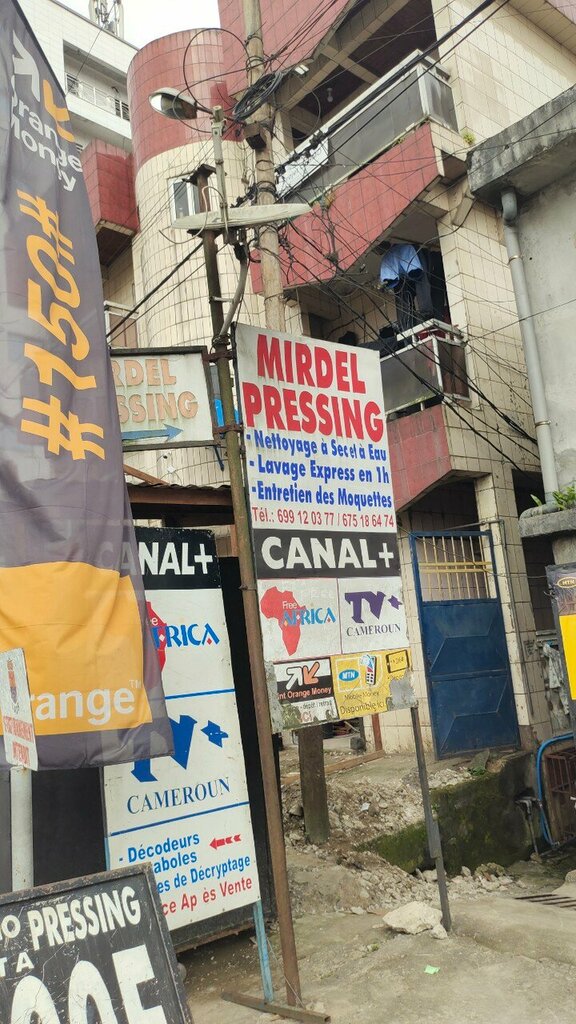 Laundry Mirdel pressing, Douala, photo