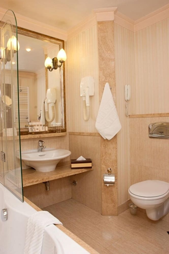 Фото Crystal Palace Boutique Hotel